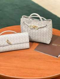 Picture of Bottega Veneta Handbags _SKUfw184062379fw